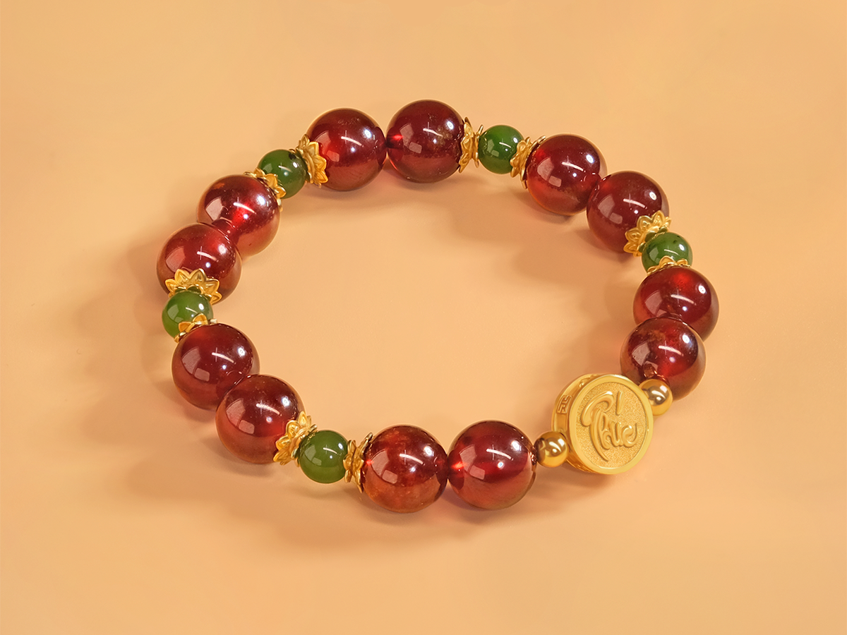 Vòng tay đá Garnet phối hạt charm