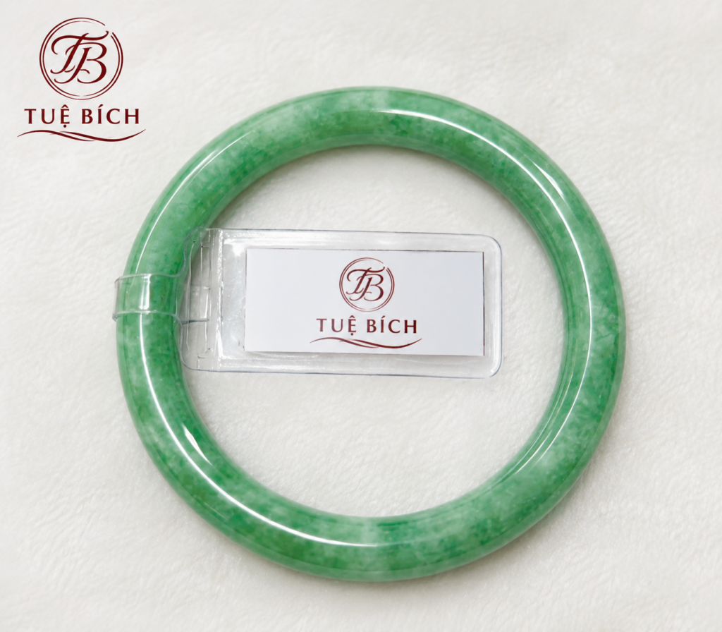 Cách đeo vòng cẩm thạch